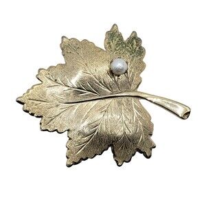Vintage Sarah Coventry Brushed Gold Tone Maple Leaf Faux Pearl Brooch Leaf